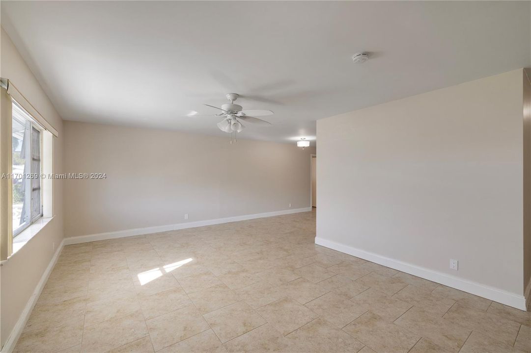 For Sale: $335,000 (2 beds, 2 baths, 1624 Square Feet)