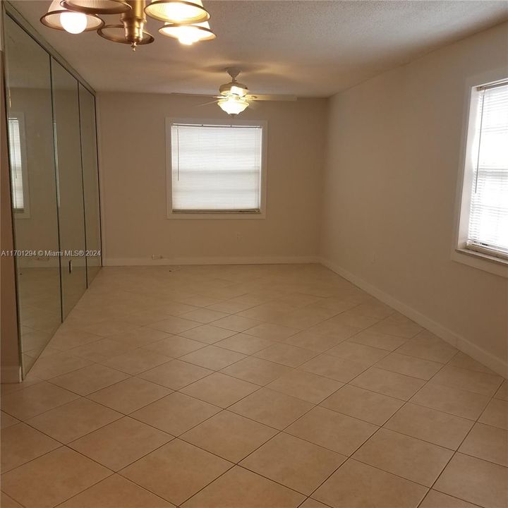 For Sale: $179,000 (1 beds, 1 baths, 591 Square Feet)