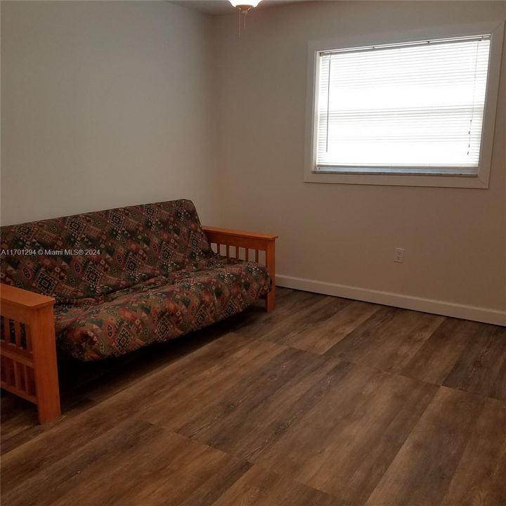 For Sale: $179,000 (1 beds, 1 baths, 591 Square Feet)