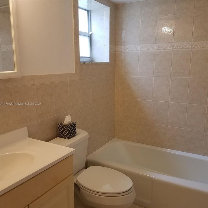 For Sale: $179,000 (1 beds, 1 baths, 591 Square Feet)