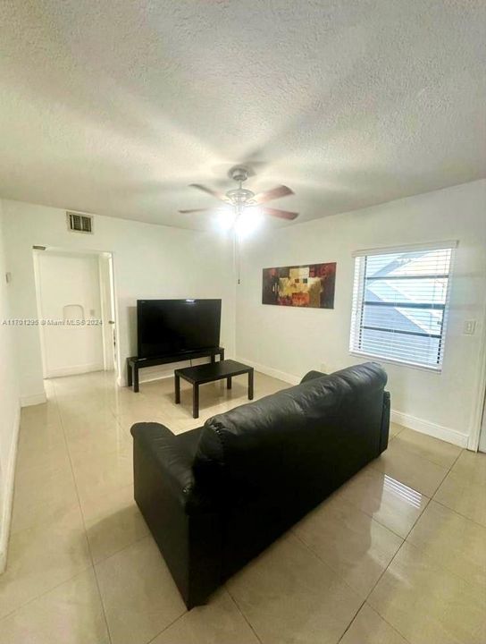 For Rent: $2,200 (2 beds, 1 baths, 2966 Square Feet)