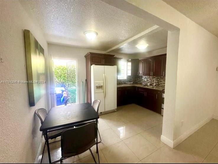 For Rent: $2,200 (2 beds, 1 baths, 2966 Square Feet)