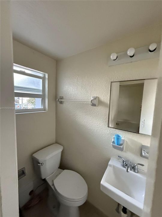 Active With Contract: $2,300 (2 beds, 2 baths, 0 Square Feet)