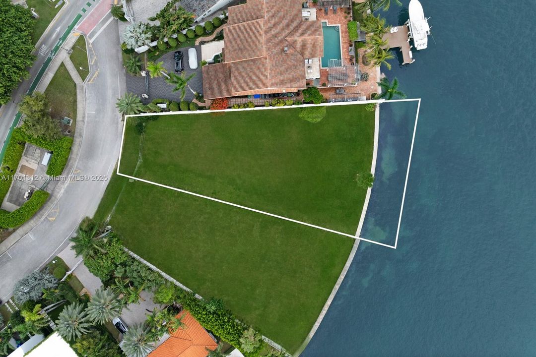 待售: $16,900,000 (0.30 acres)
