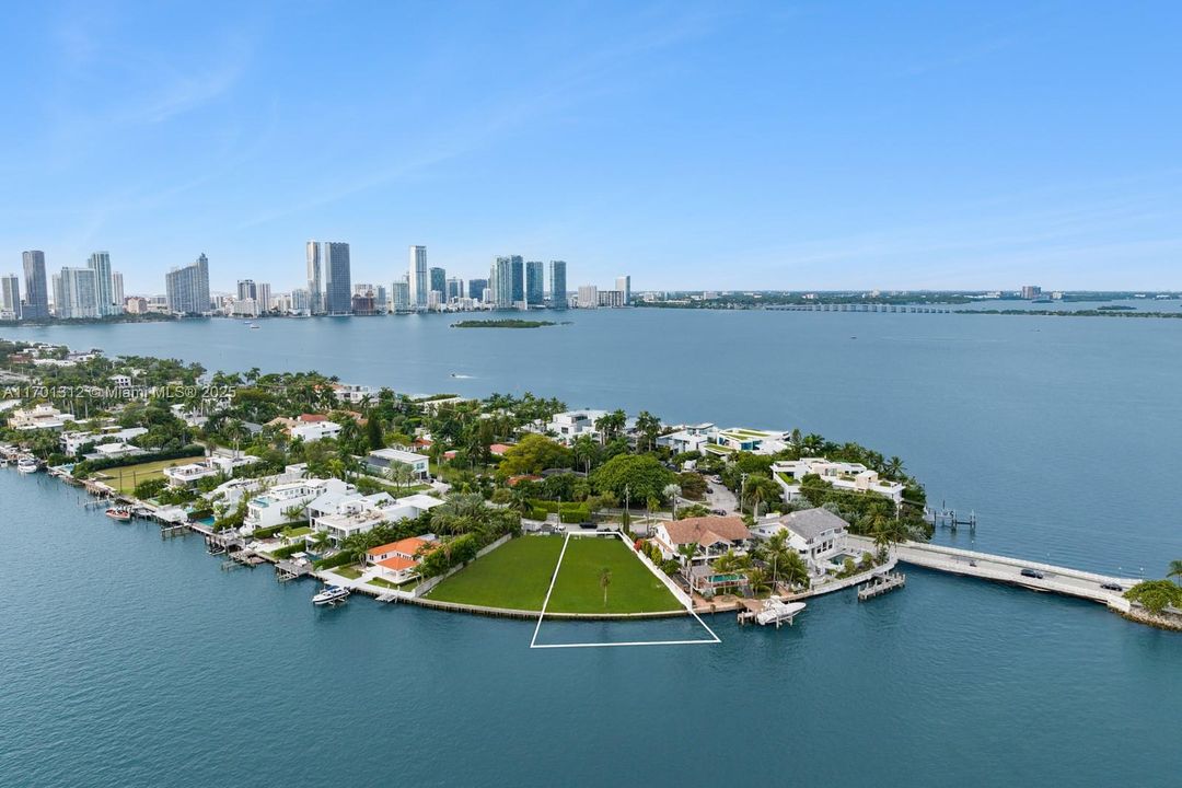 待售: $16,900,000 (0.30 acres)