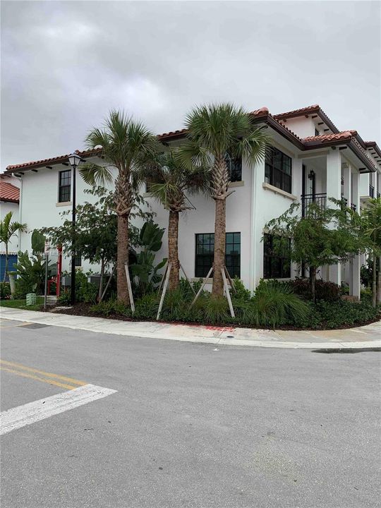 Active With Contract: $3,400 (3 beds, 3 baths, 2078 Square Feet)