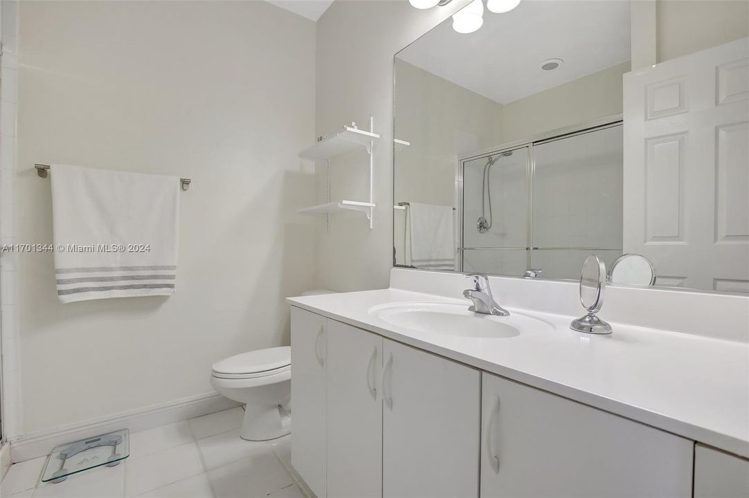 For Sale: $425,000 (2 beds, 3 baths, 1296 Square Feet)