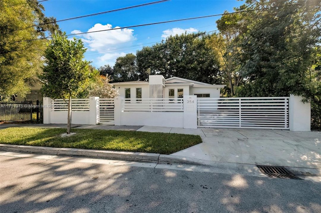 For Sale: $1,690,000 (3 beds, 3 baths, 1981 Square Feet)