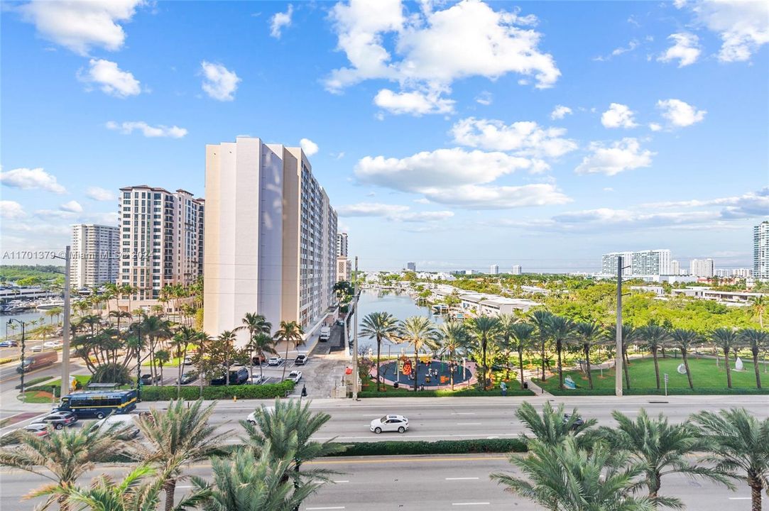 For Sale: $1,980,000 (3 beds, 3 baths, 2327 Square Feet)