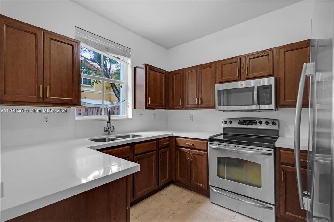 Active With Contract: $3,600 (3 beds, 2 baths, 1683 Square Feet)