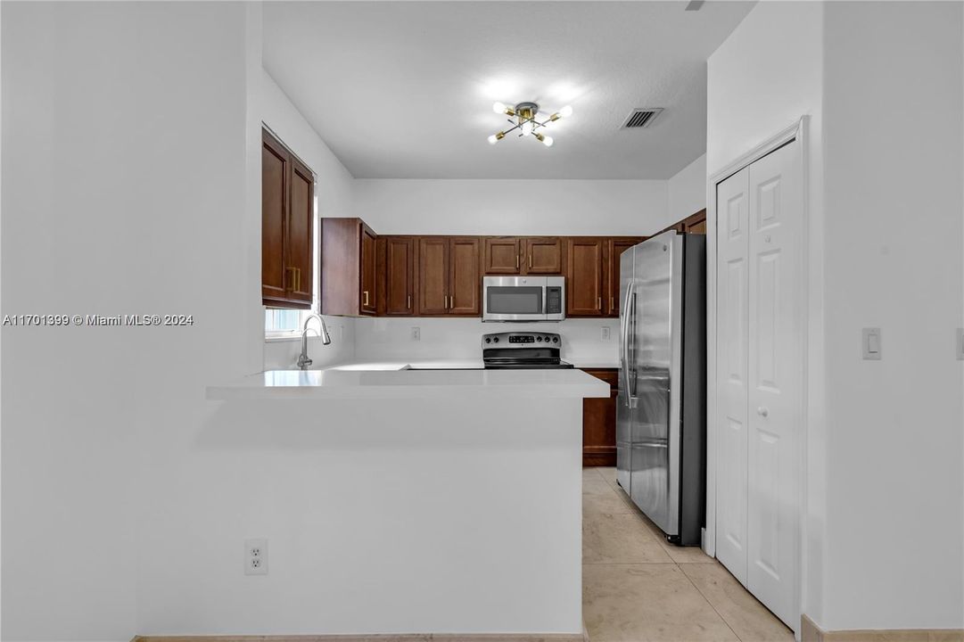 Active With Contract: $3,600 (3 beds, 2 baths, 1683 Square Feet)