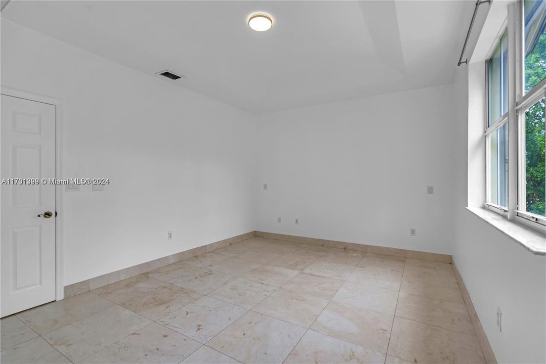 Active With Contract: $3,600 (3 beds, 2 baths, 1683 Square Feet)