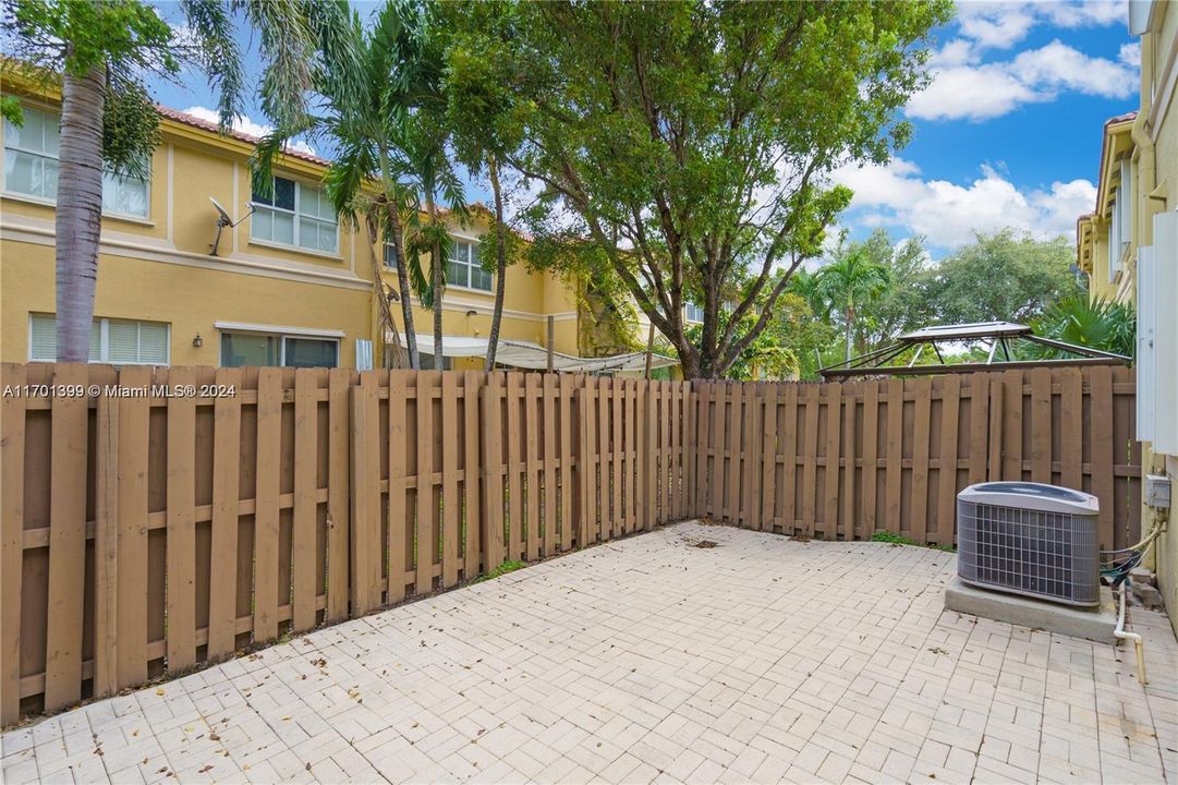 Active With Contract: $3,600 (3 beds, 2 baths, 1683 Square Feet)