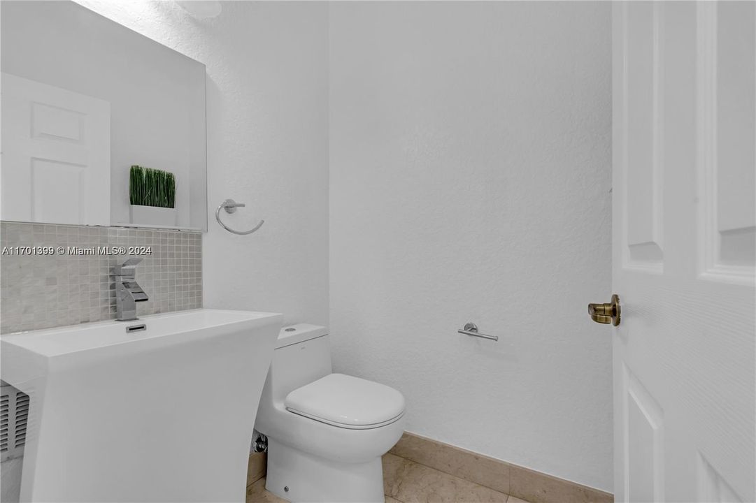 Active With Contract: $3,600 (3 beds, 2 baths, 1683 Square Feet)