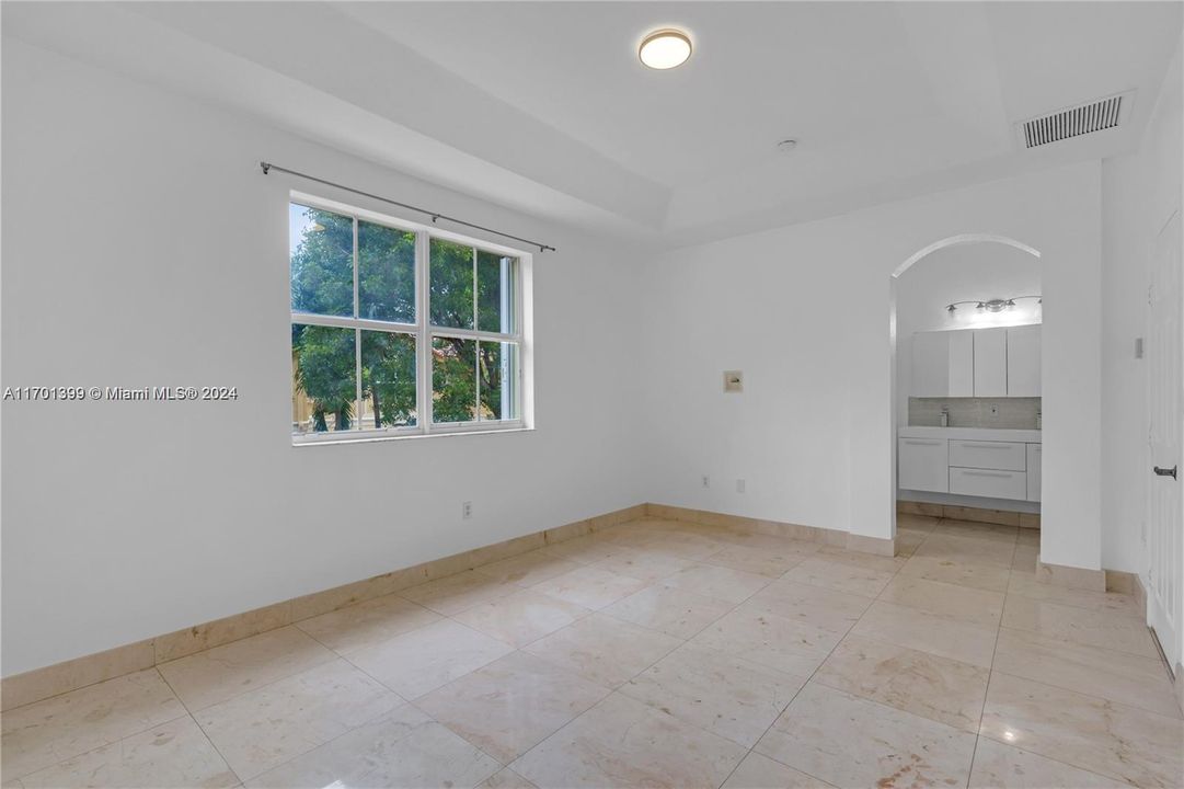 Active With Contract: $3,600 (3 beds, 2 baths, 1683 Square Feet)