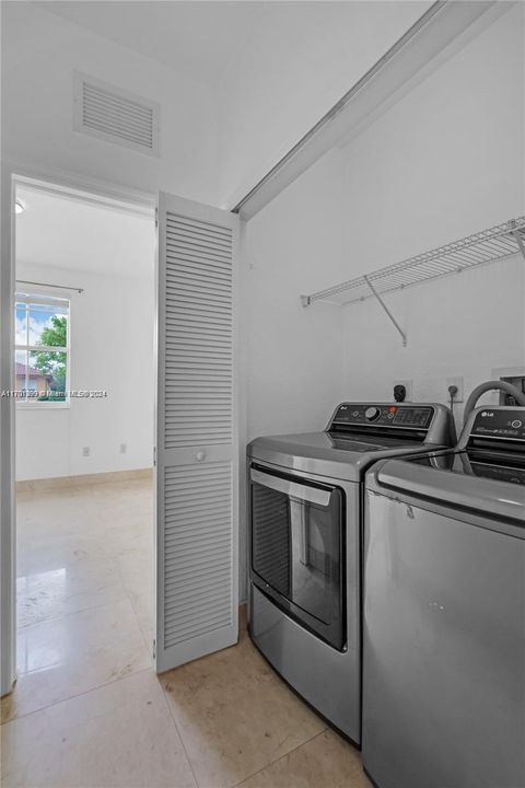 Active With Contract: $3,600 (3 beds, 2 baths, 1683 Square Feet)