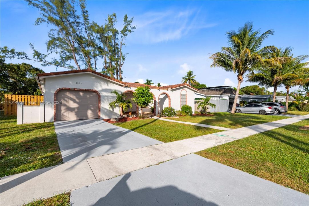 For Sale: $519,500 (3 beds, 2 baths, 2005 Square Feet)