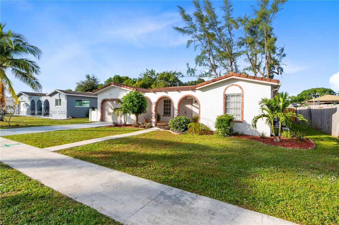 For Sale: $519,500 (3 beds, 2 baths, 2005 Square Feet)