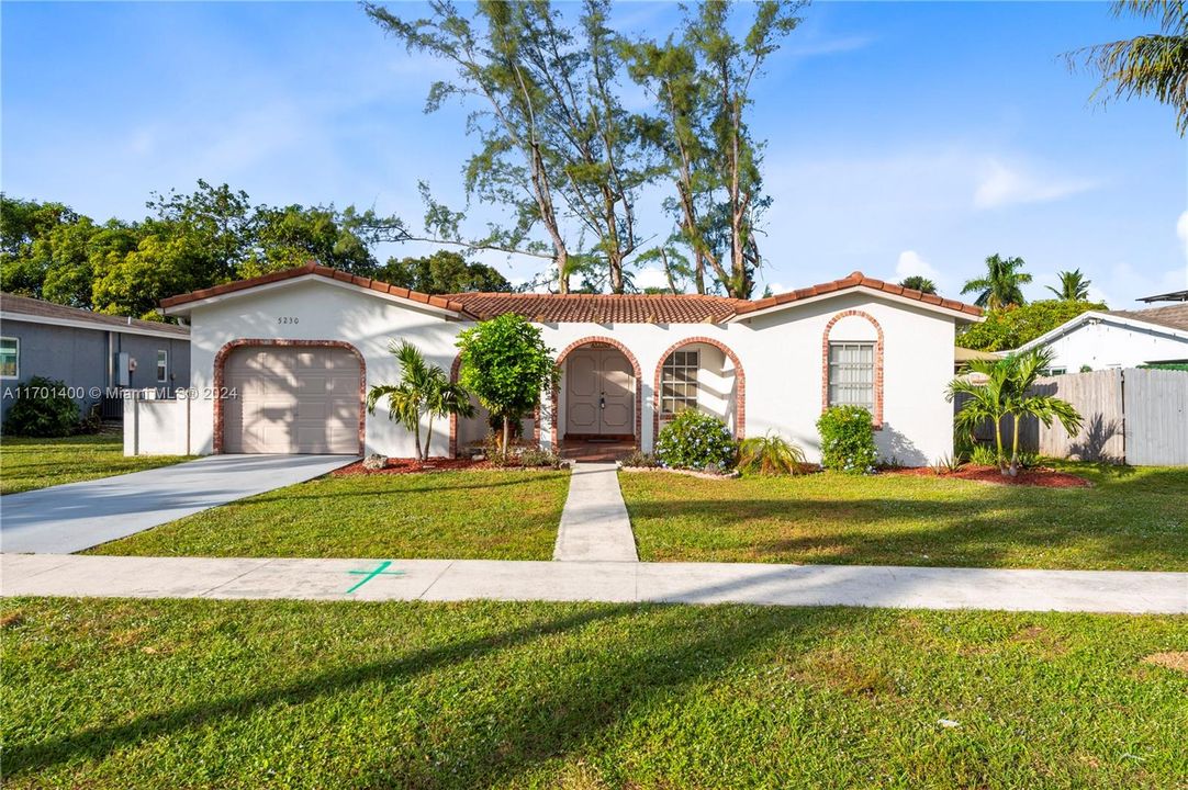 For Sale: $519,500 (3 beds, 2 baths, 2005 Square Feet)