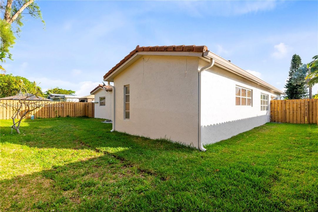 For Sale: $519,500 (3 beds, 2 baths, 2005 Square Feet)