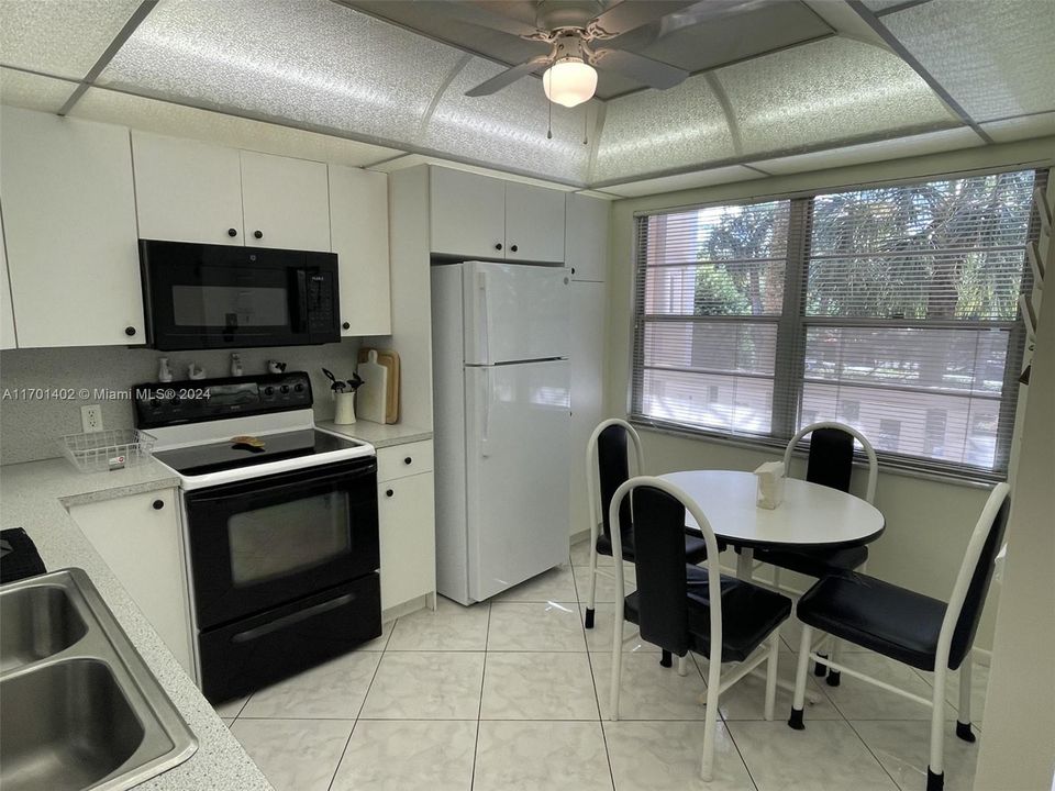 For Rent: $2,000 (2 beds, 2 baths, 1156 Square Feet)