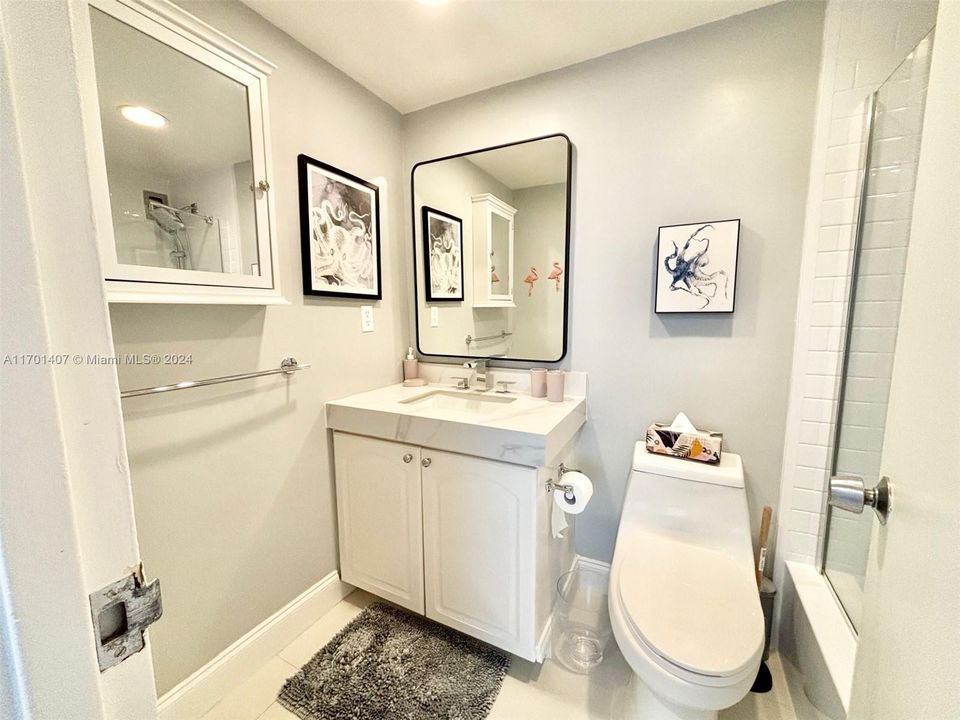 For Sale: $549,000 (1 beds, 1 baths, 874 Square Feet)