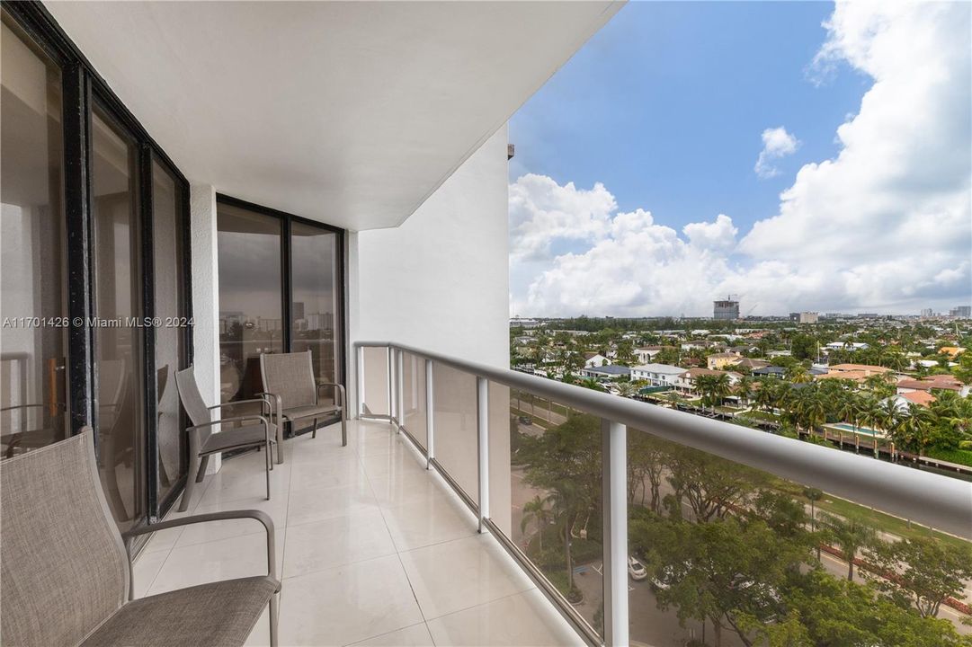 Active With Contract: $3,350 (2 beds, 2 baths, 1310 Square Feet)