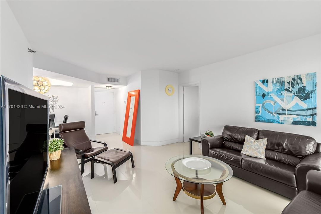 Active With Contract: $3,350 (2 beds, 2 baths, 1310 Square Feet)