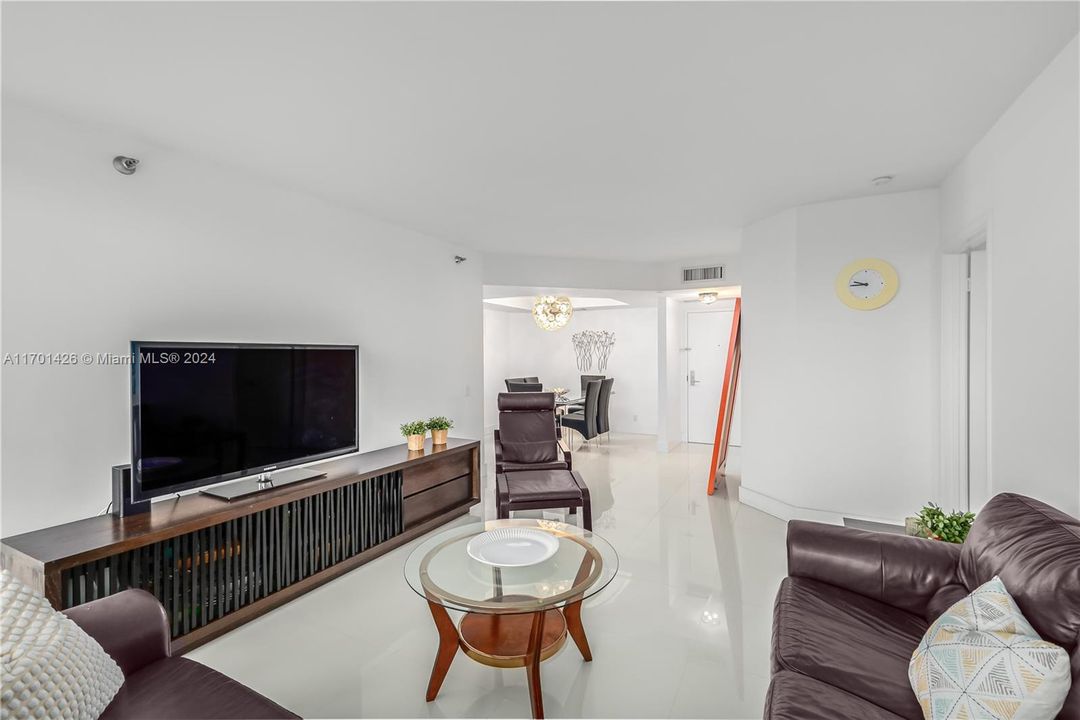 Active With Contract: $3,350 (2 beds, 2 baths, 1310 Square Feet)