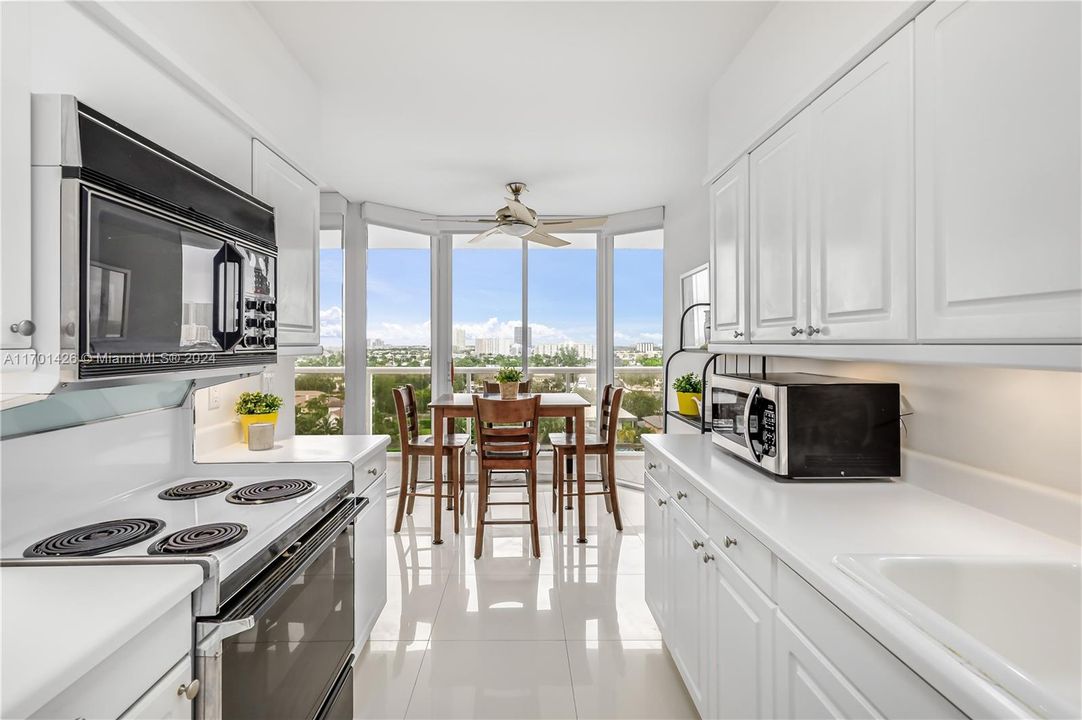 Active With Contract: $3,350 (2 beds, 2 baths, 1310 Square Feet)