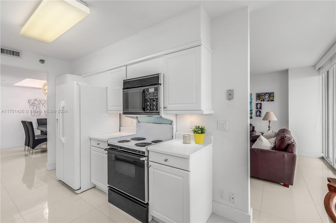 Active With Contract: $3,350 (2 beds, 2 baths, 1310 Square Feet)