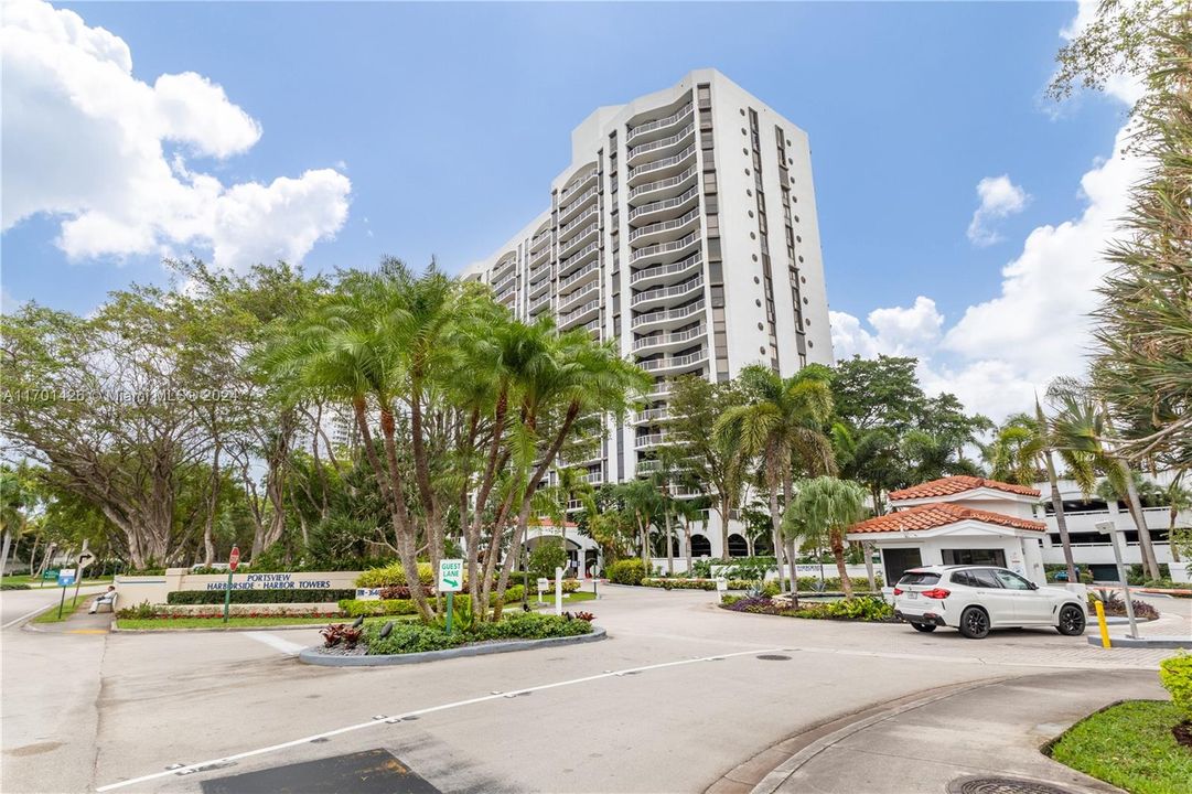 Active With Contract: $3,350 (2 beds, 2 baths, 1310 Square Feet)