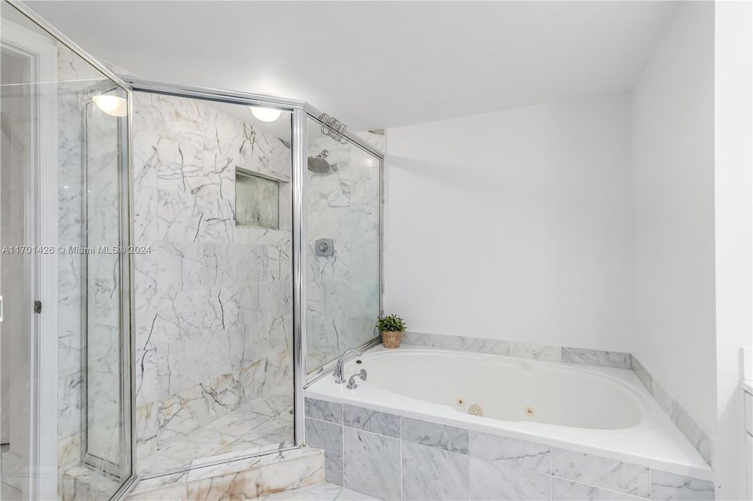 Active With Contract: $3,350 (2 beds, 2 baths, 1310 Square Feet)