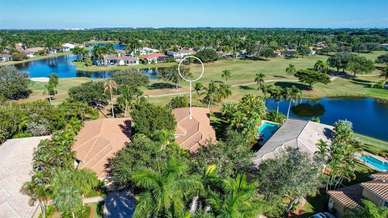 Lakes & golf views in all directions. Golf cart path leads to country club / tennis / pool (optional membership)