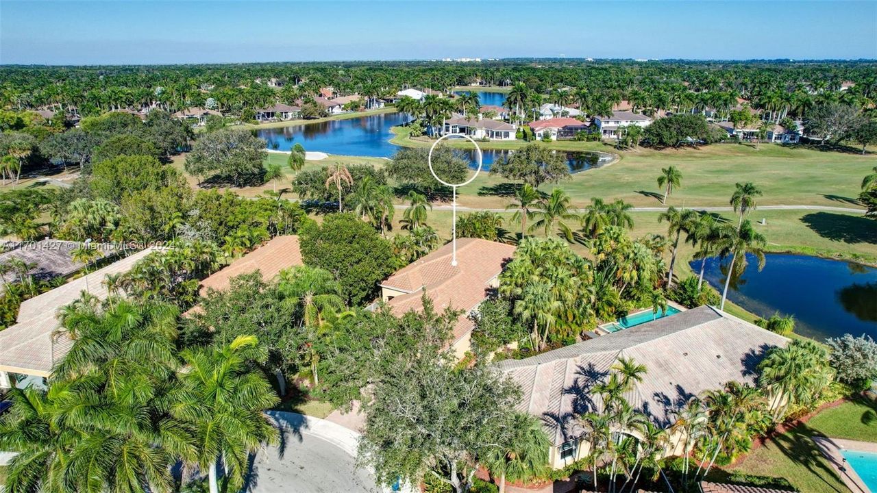 Lakes & golf views in all directions. Golf cart path leads to country club / tennis / pool (optional membership)