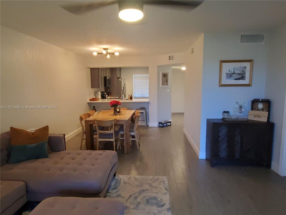 Active With Contract: $2,200 (2 beds, 2 baths, 940 Square Feet)