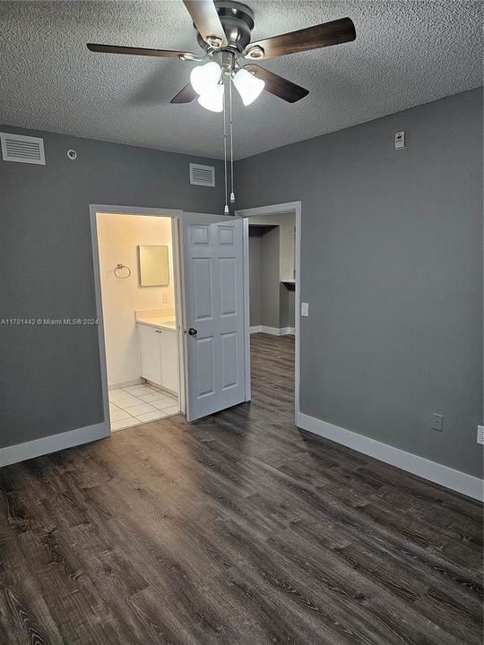 Active With Contract: $2,700 (3 beds, 2 baths, 1192 Square Feet)