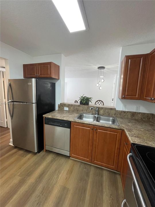 For Rent: $2,800 (2 beds, 2 baths, 1282 Square Feet)