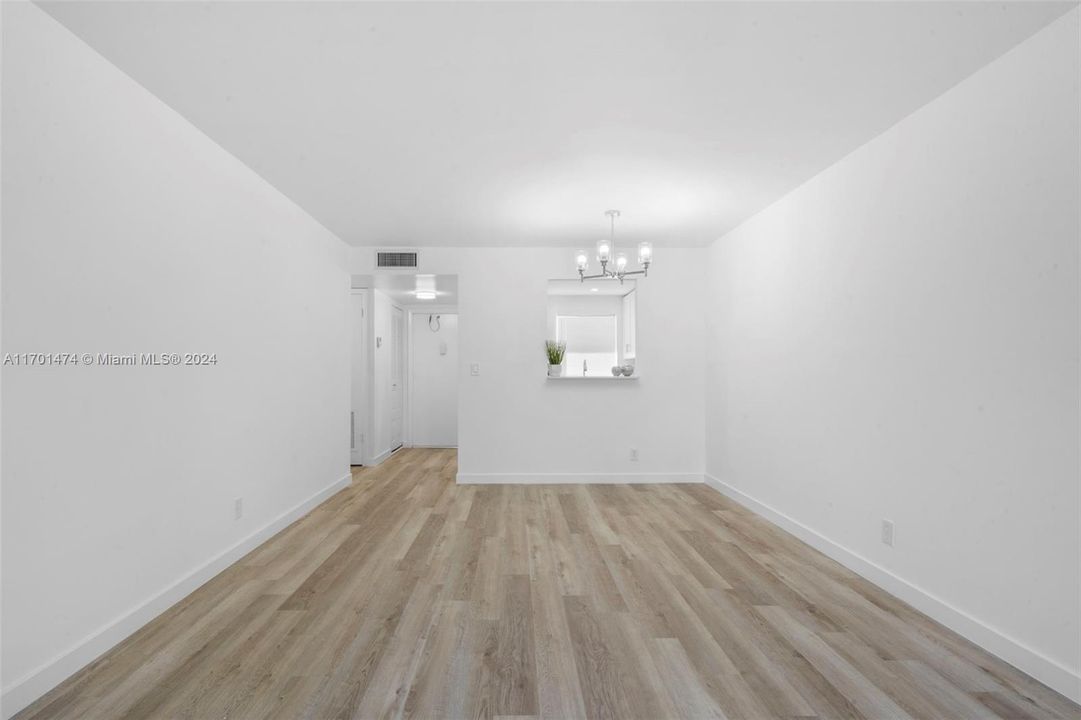 For Sale: $147,000 (1 beds, 1 baths, 640 Square Feet)