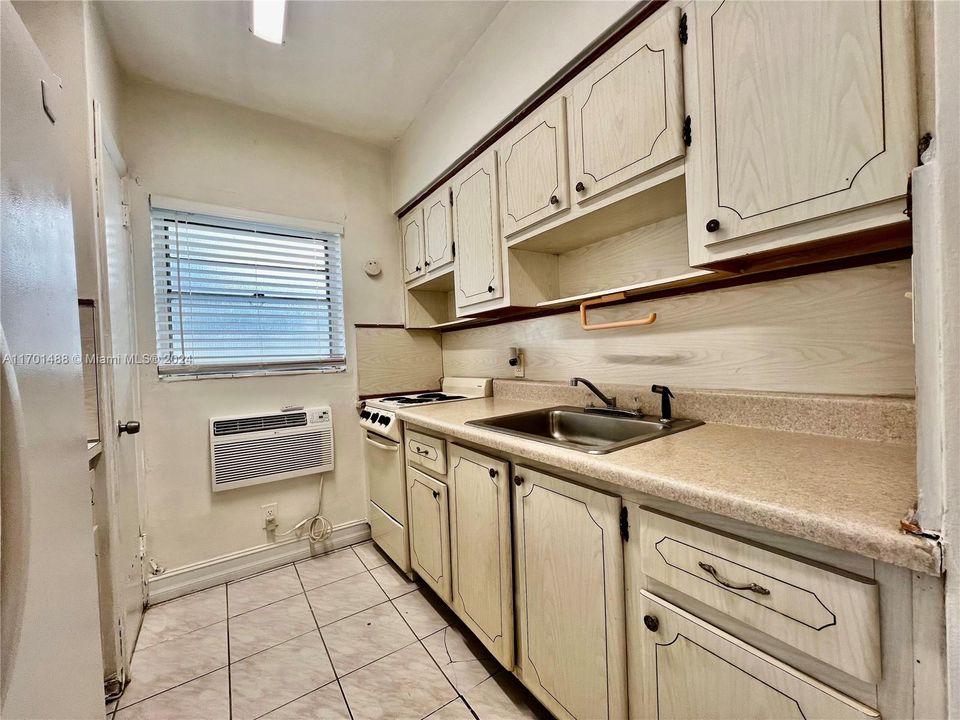 For Sale: $220,000 (0 beds, 1 baths, 392 Square Feet)