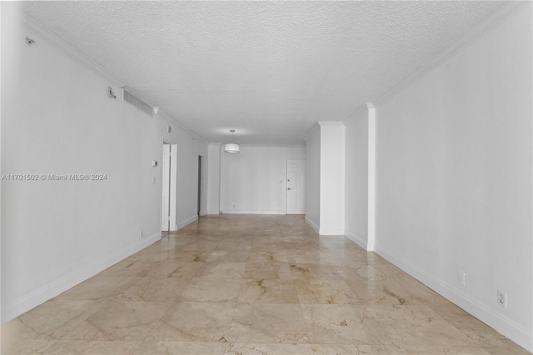 For Sale: $499,000 (1 beds, 1 baths, 835 Square Feet)