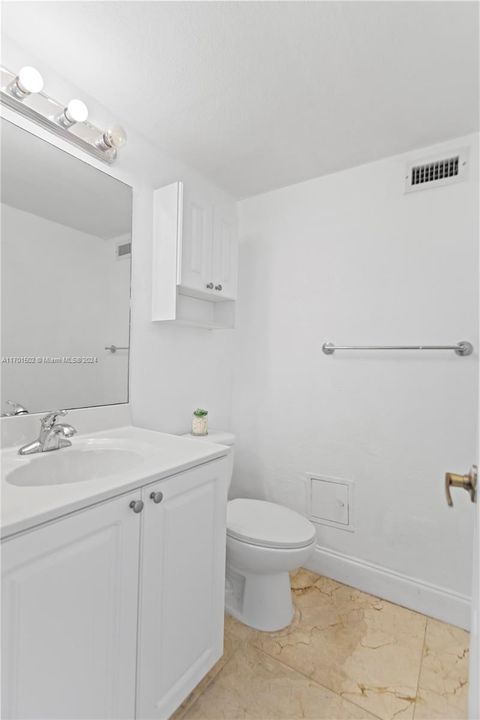 For Sale: $499,000 (1 beds, 1 baths, 835 Square Feet)