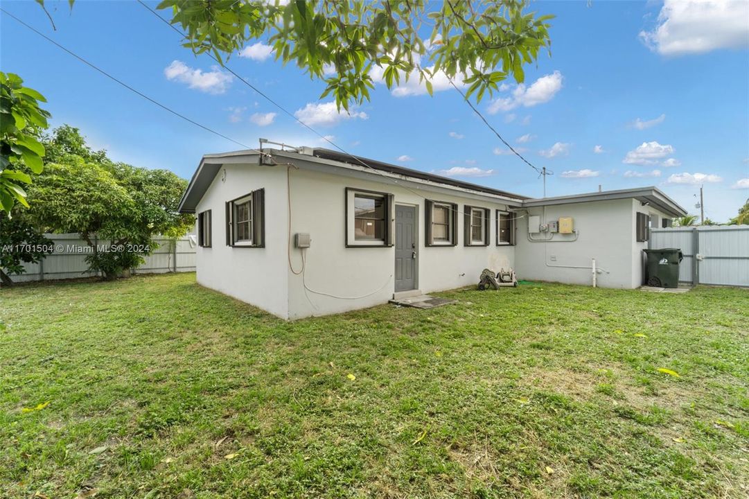 For Sale: $475,000 (3 beds, 2 baths, 1350 Square Feet)