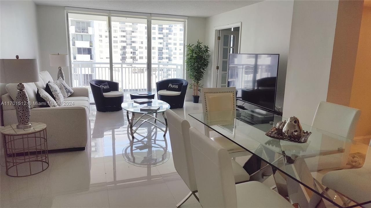 Active With Contract: $2,200 (2 beds, 2 baths, 1251 Square Feet)