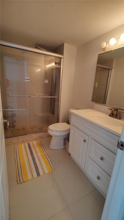 Active With Contract: $2,200 (2 beds, 2 baths, 1251 Square Feet)