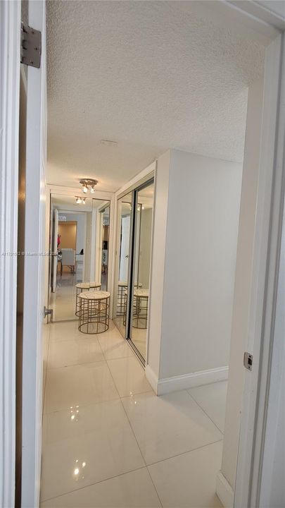 Active With Contract: $2,200 (2 beds, 2 baths, 1251 Square Feet)