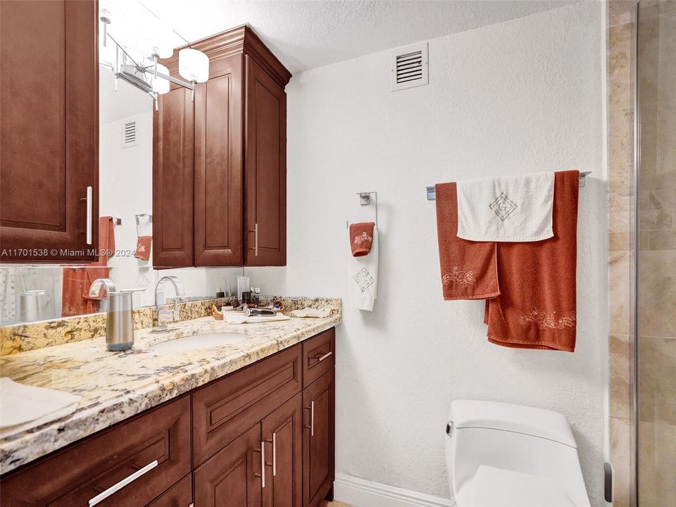 For Sale: $399,000 (1 beds, 1 baths, 830 Square Feet)