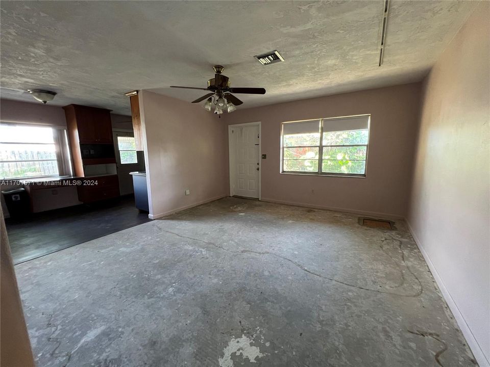 Living Room / Kitchen  - 5639