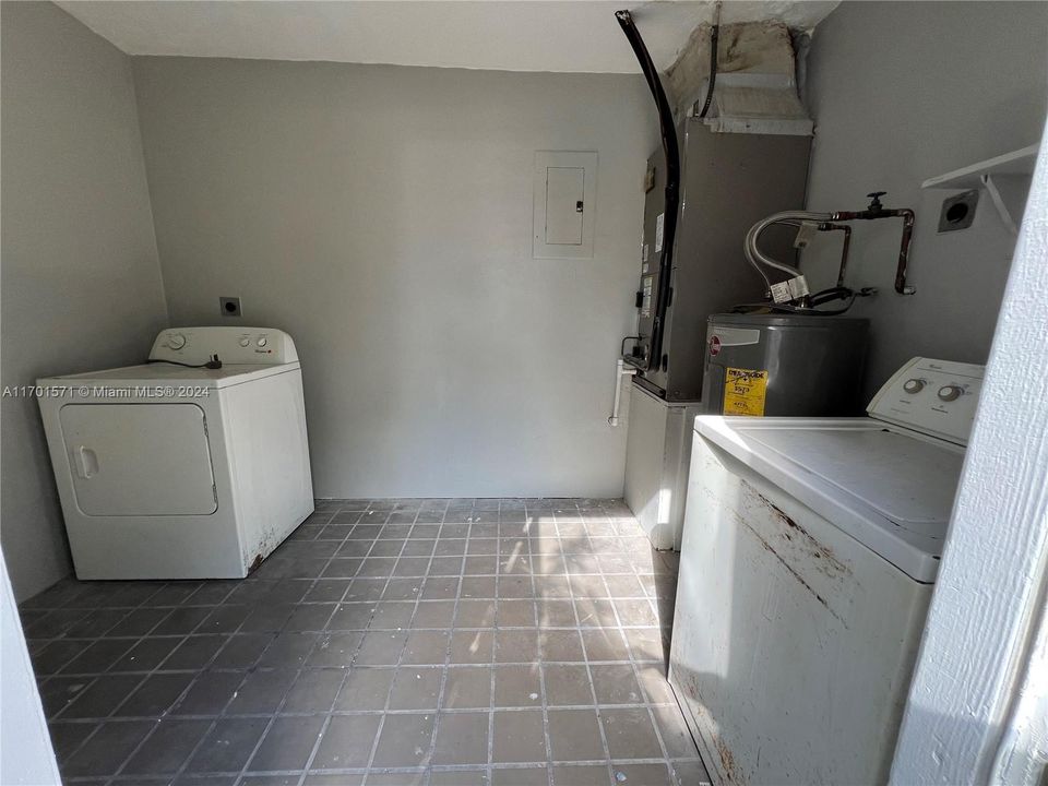 Laundry Room - 5641