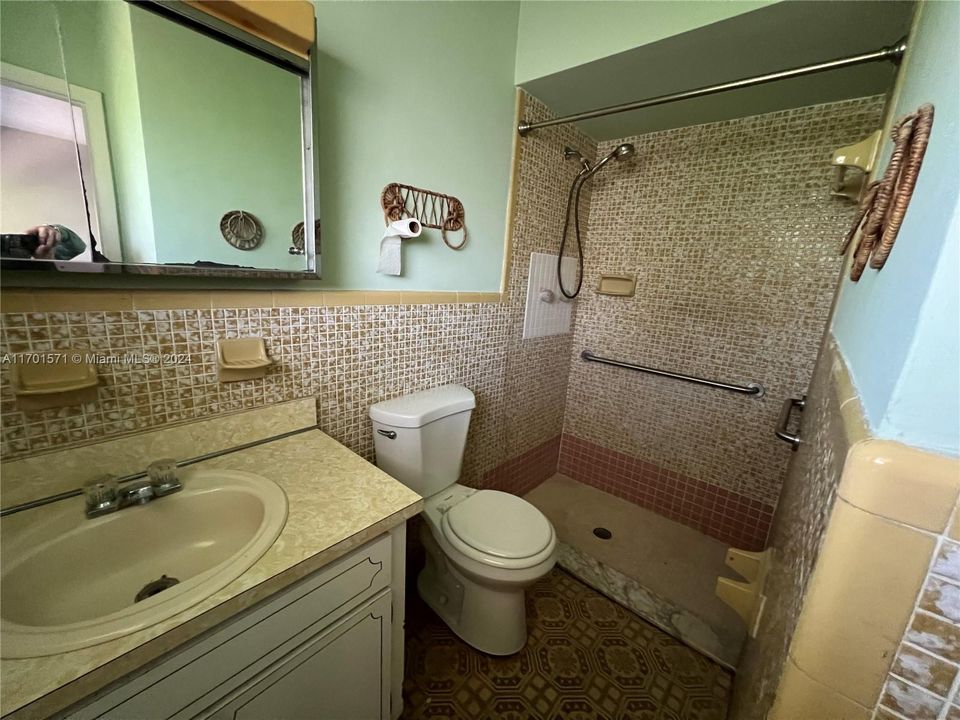 Primary Bath En Suite - 5639